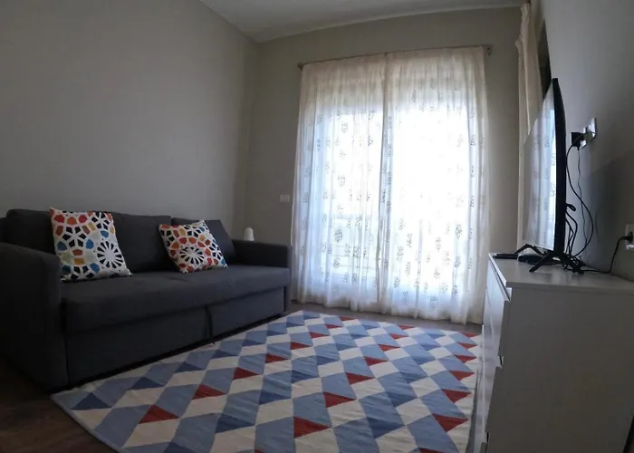 Cyan 4-bedroom Townhouse Villa, Sleeps 6-10 Persons *