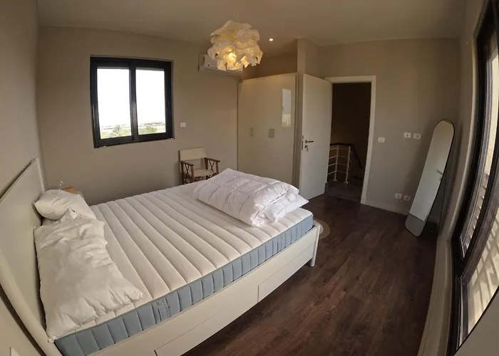 Cyan 4-bedroom Townhouse Villa, Sleeps 6-10 Persons