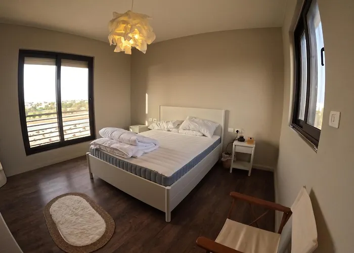 Cyan 4-bedroom Townhouse Villa, Sleeps 6-10 Persons *