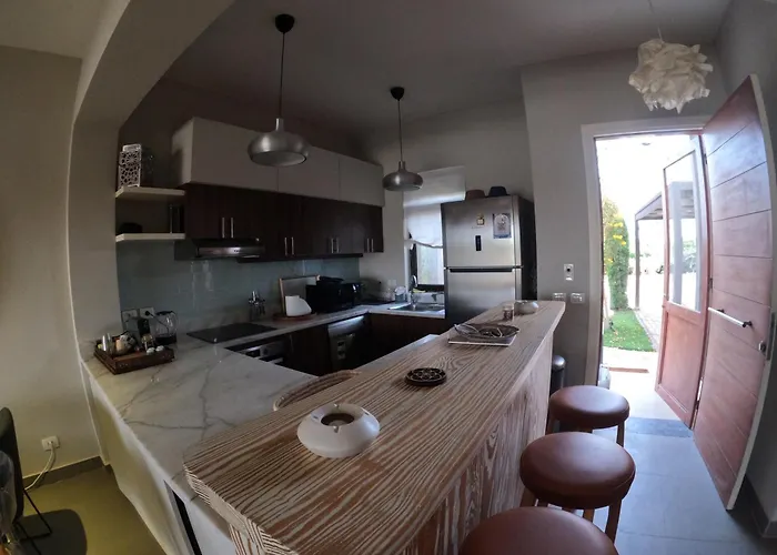Cyan 4-bedroom Townhouse Villa, Sleeps 6-10 Persons *