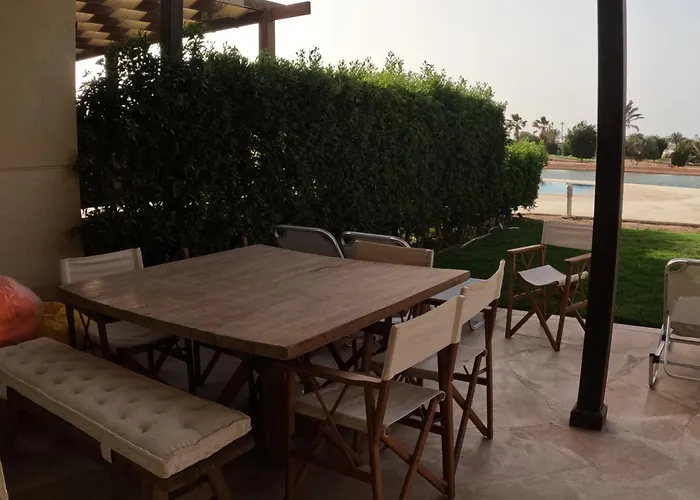 Cyan 4-bedroom Townhouse Villa, Sleeps 6-10 Persons * الجونة