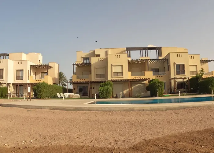 فيلة Cyan 4-bedroom Townhouse Villa, Sleeps 6-10 Persons