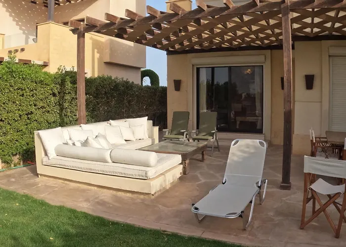 Cyan 4-bedroom Townhouse Villa, Sleeps 6-10 Persons فيلة الجونة